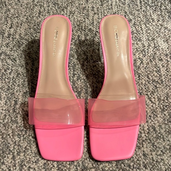 BCBG Shoes - Brand new Women’s Bcbg Luckee Block Heel Slide Sandal in Bubblegum Size 9